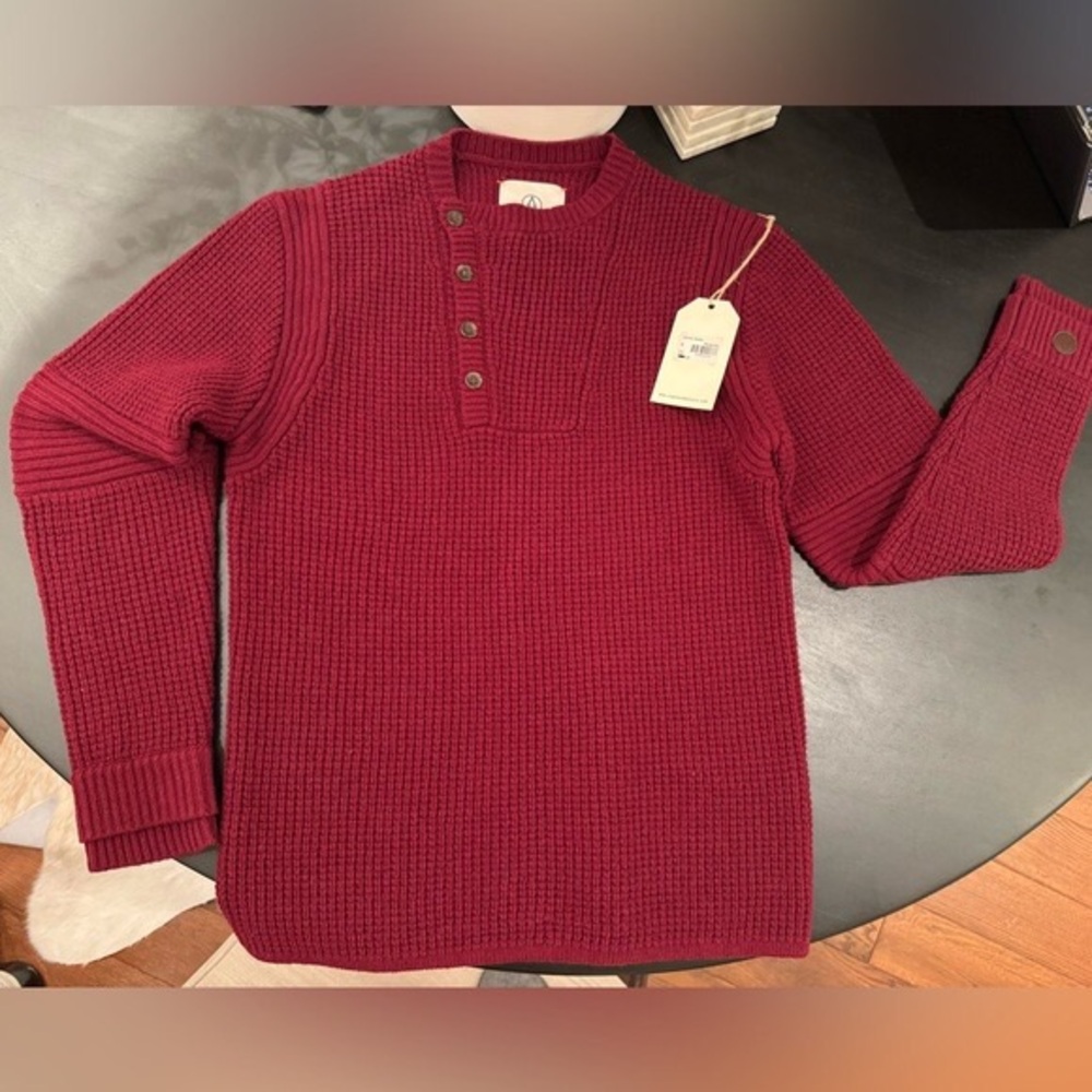 Medium classic waffle burgundy sweater from Alps and Meters